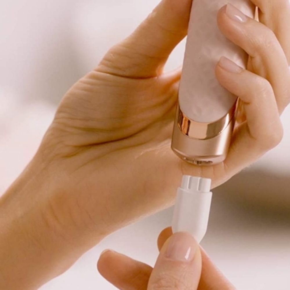 Flawless Nu Razor™ Hair Remover - Picture 8 of 13